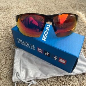 Tifosi Optics Centus Gloss Black Sunglasses *New in box*